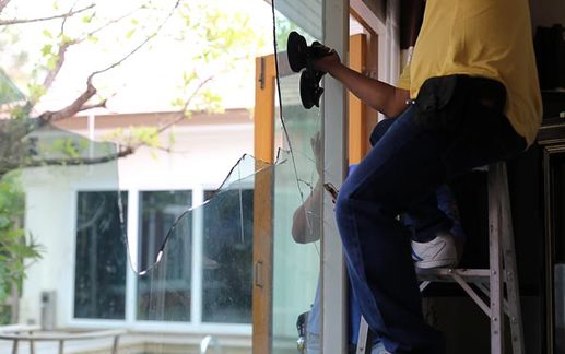 Technician providing emergency window repair in Glenwood Springs home