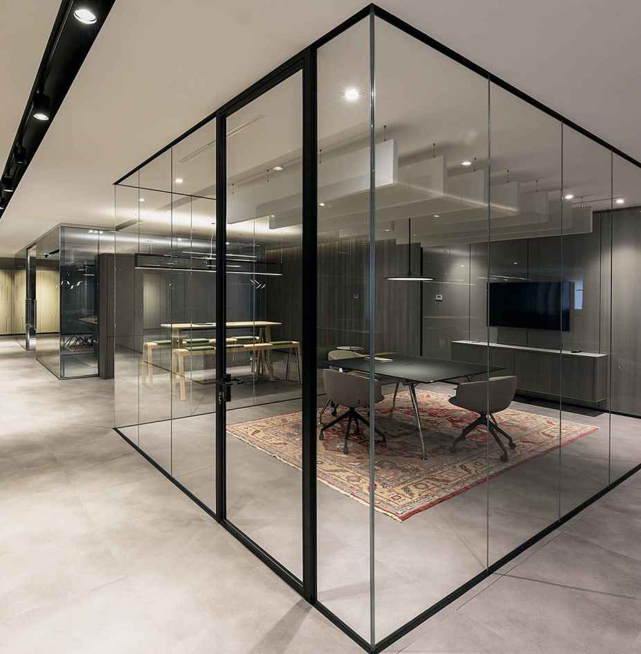 empered glass installation in Glenwood Springs for residential and commercial properties